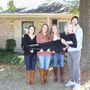 Meet your Posher, Elizabeth